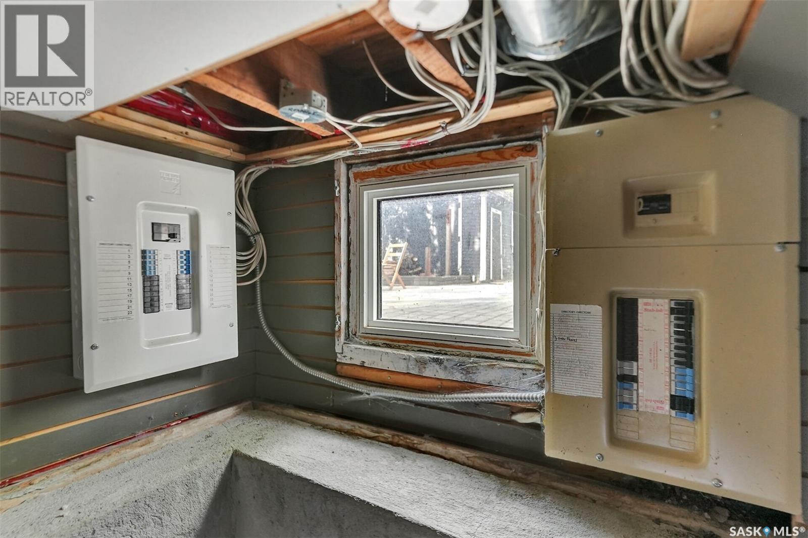 2210 Athol STREET - Image 39