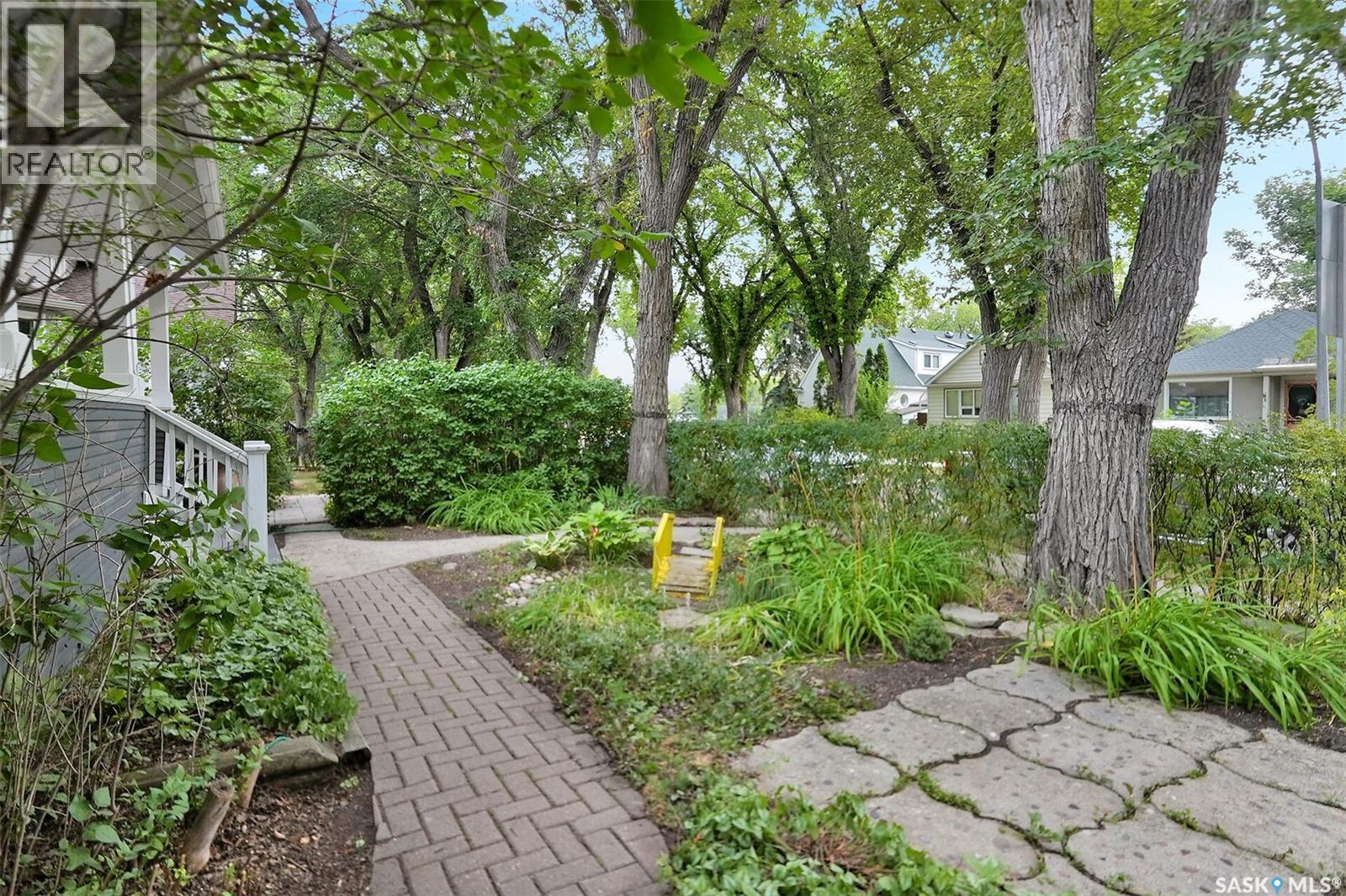 2210 Athol STREET - 56