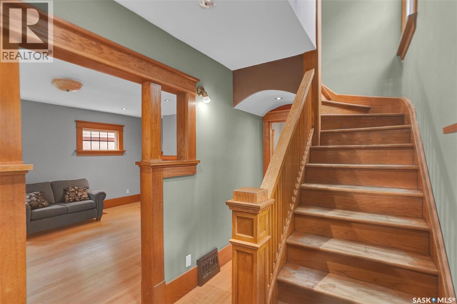 2210 Athol STREET - 9