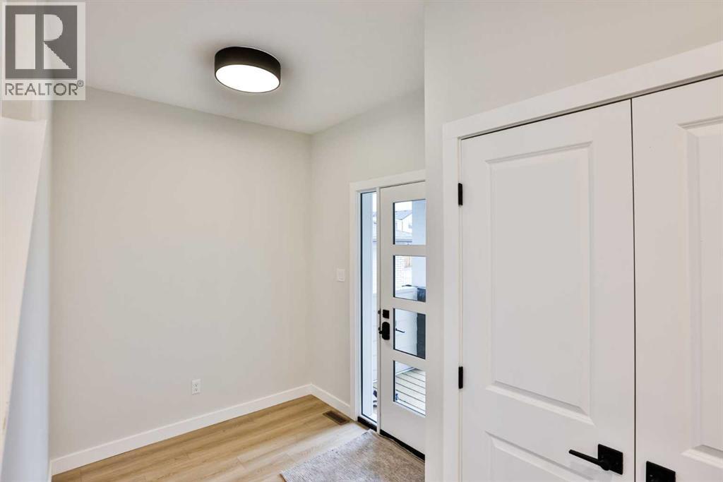 877 Devonia Circle W - 3