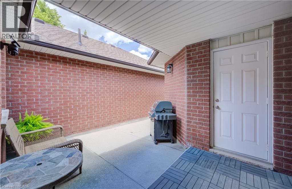 #18 10 ISHERWOOD Avenue - 3