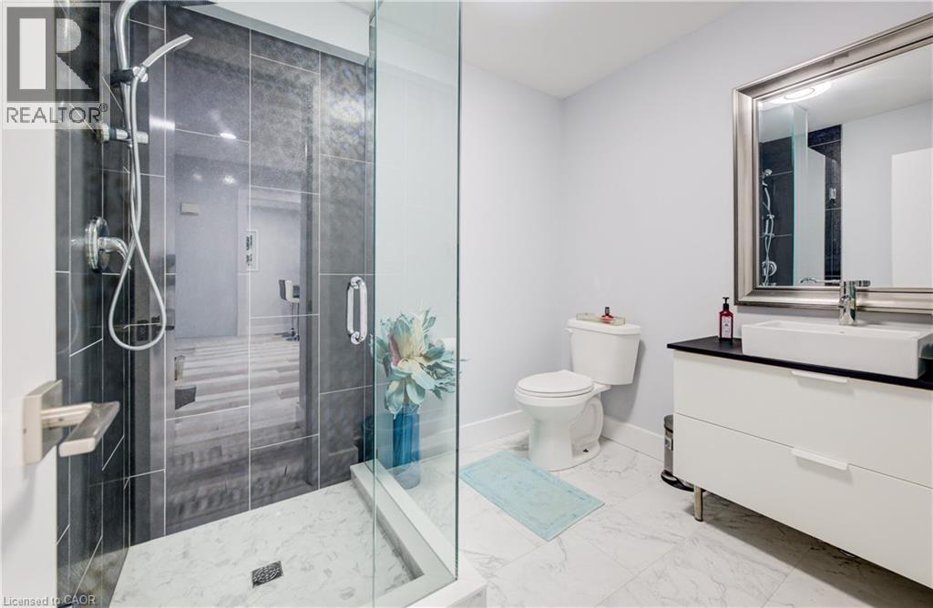#18 10 ISHERWOOD Avenue - 23