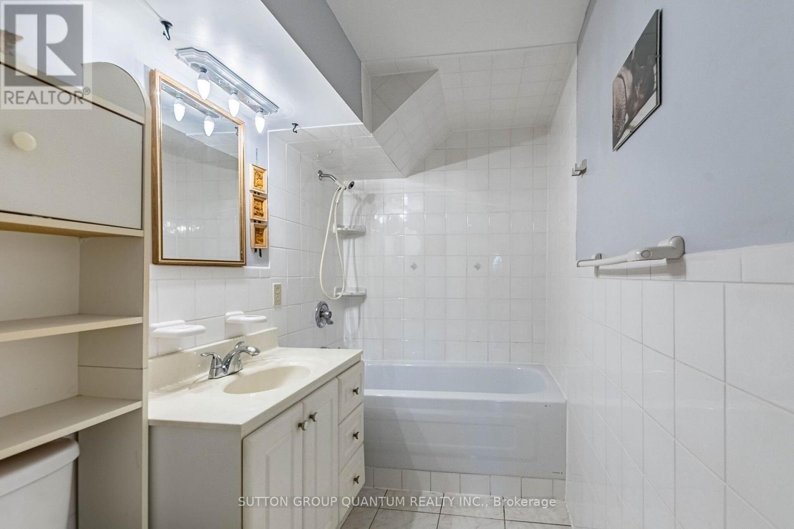 1293 DAIMLER ROAD - 30