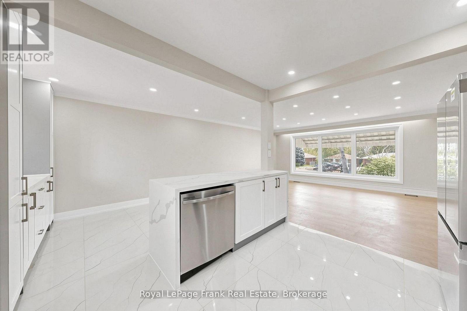 344 ROSSLAND ROAD E - Image 12