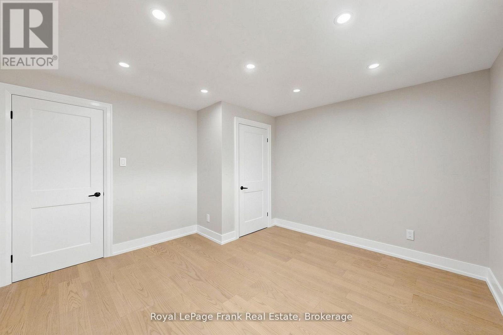 344 ROSSLAND ROAD E - 22