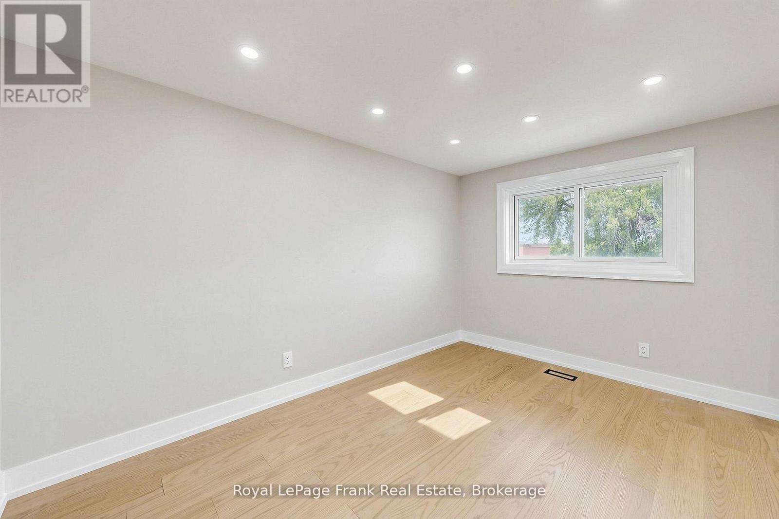 344 ROSSLAND ROAD E - Image 25