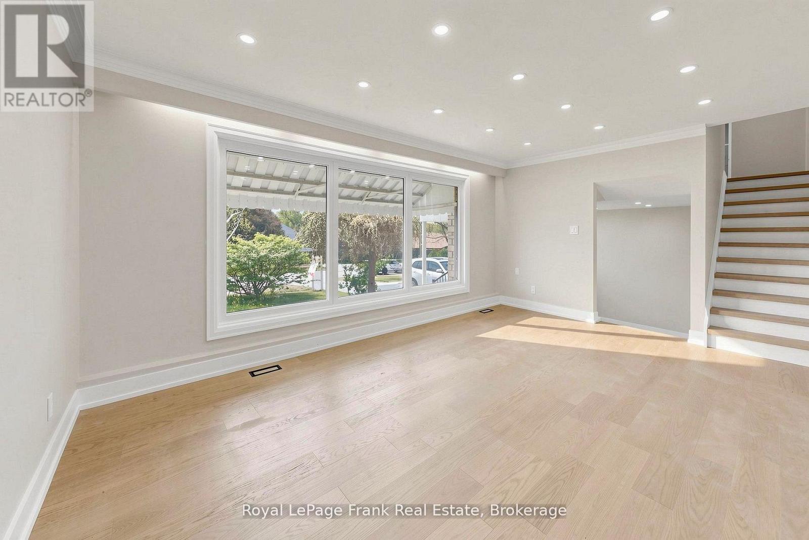 344 ROSSLAND ROAD E - 4