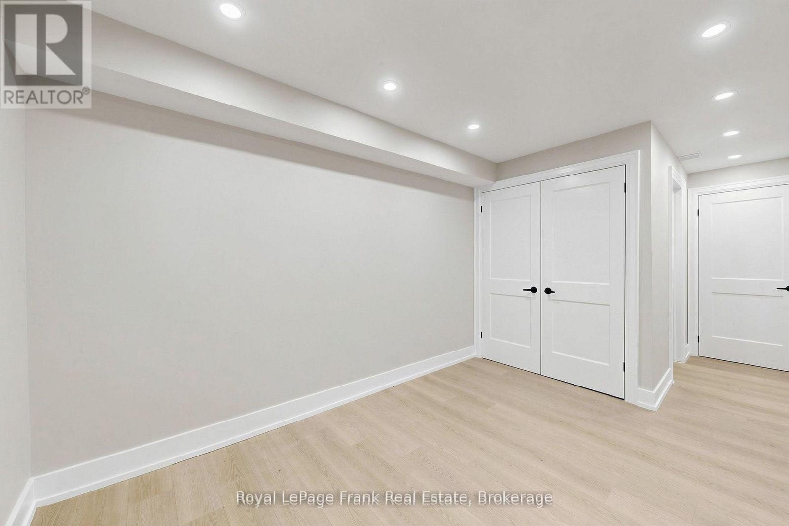 344 ROSSLAND ROAD E - Image 41