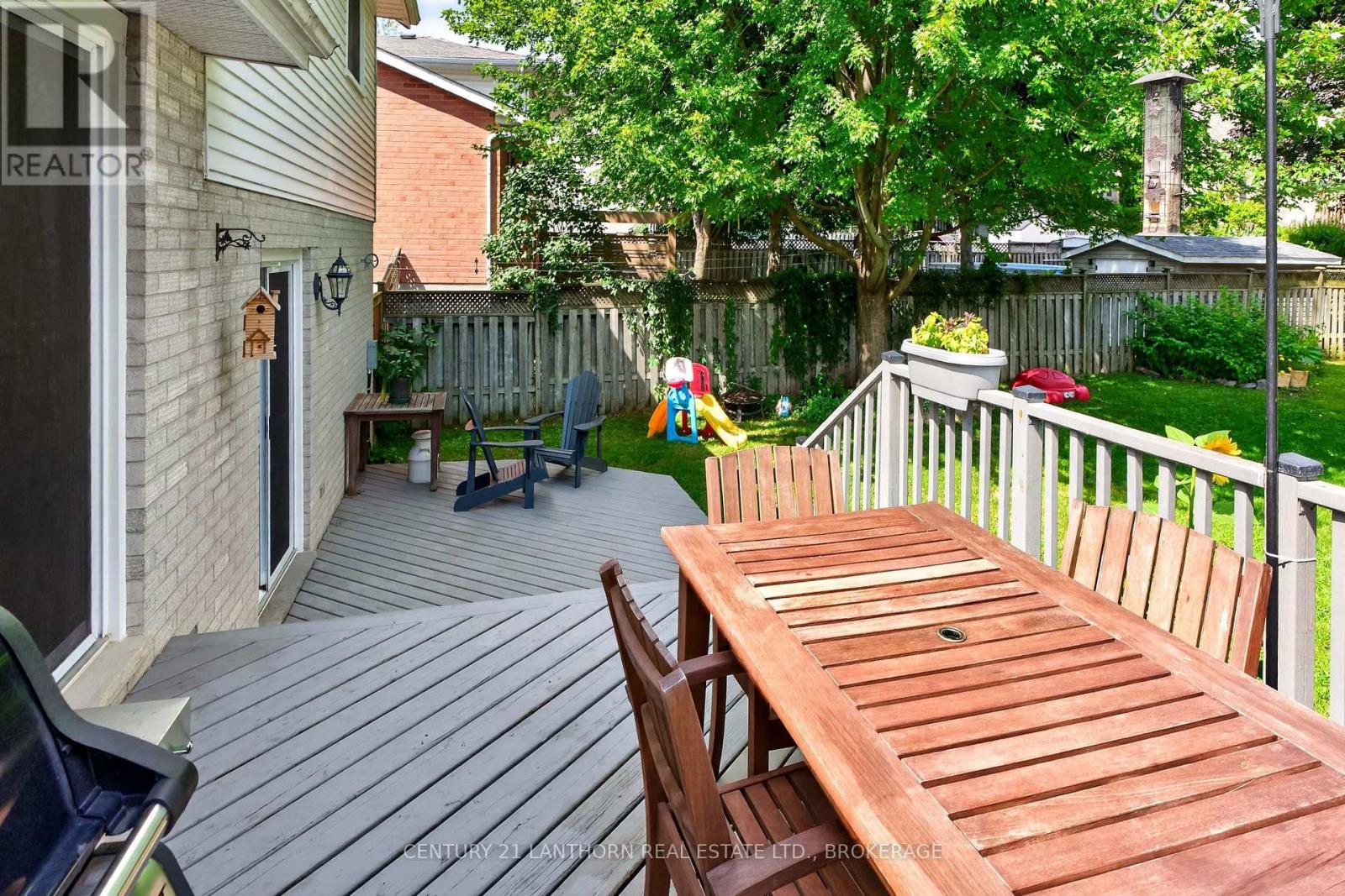 1006 DILLINGHAM STREET - 10