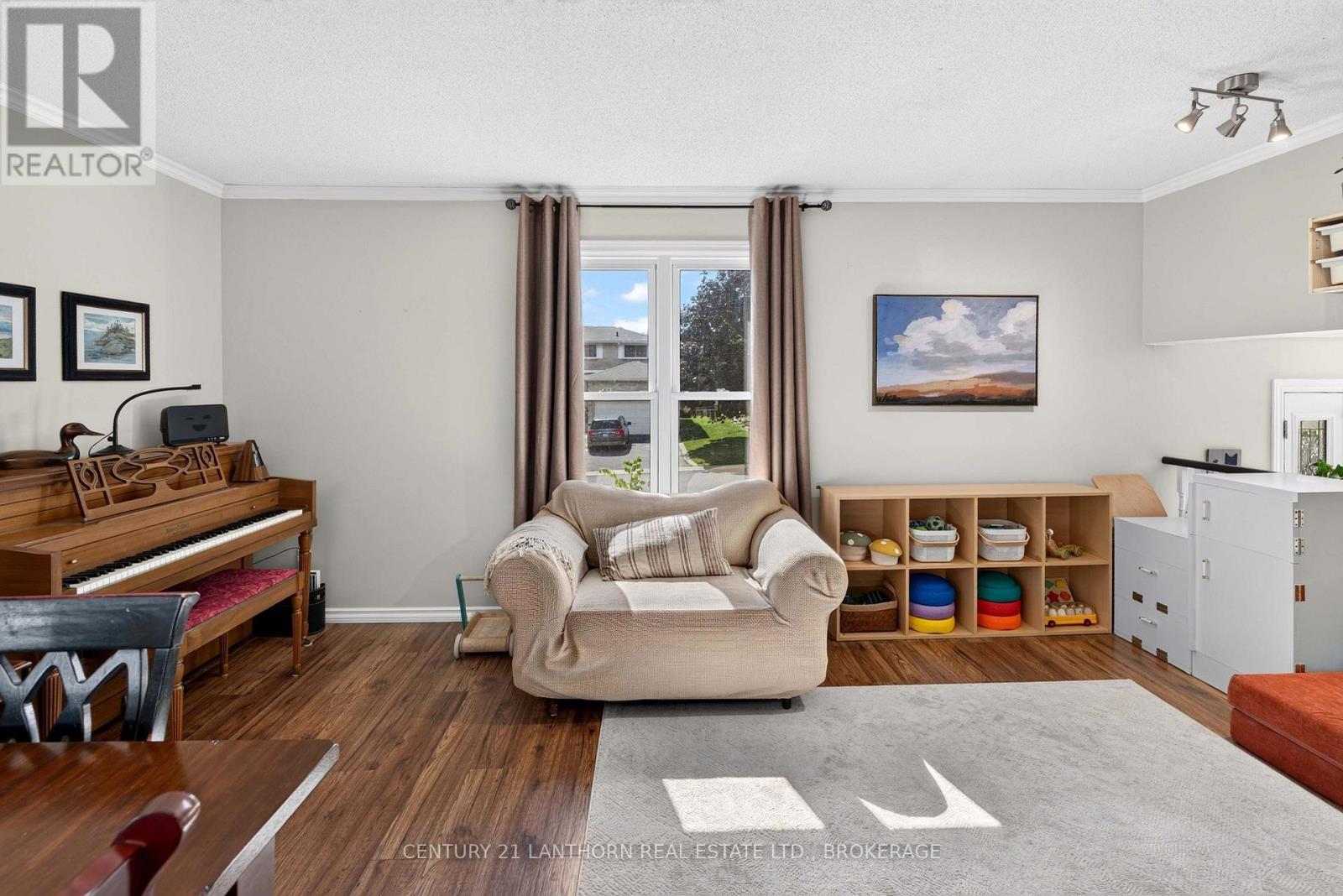 1006 DILLINGHAM STREET - Image 25