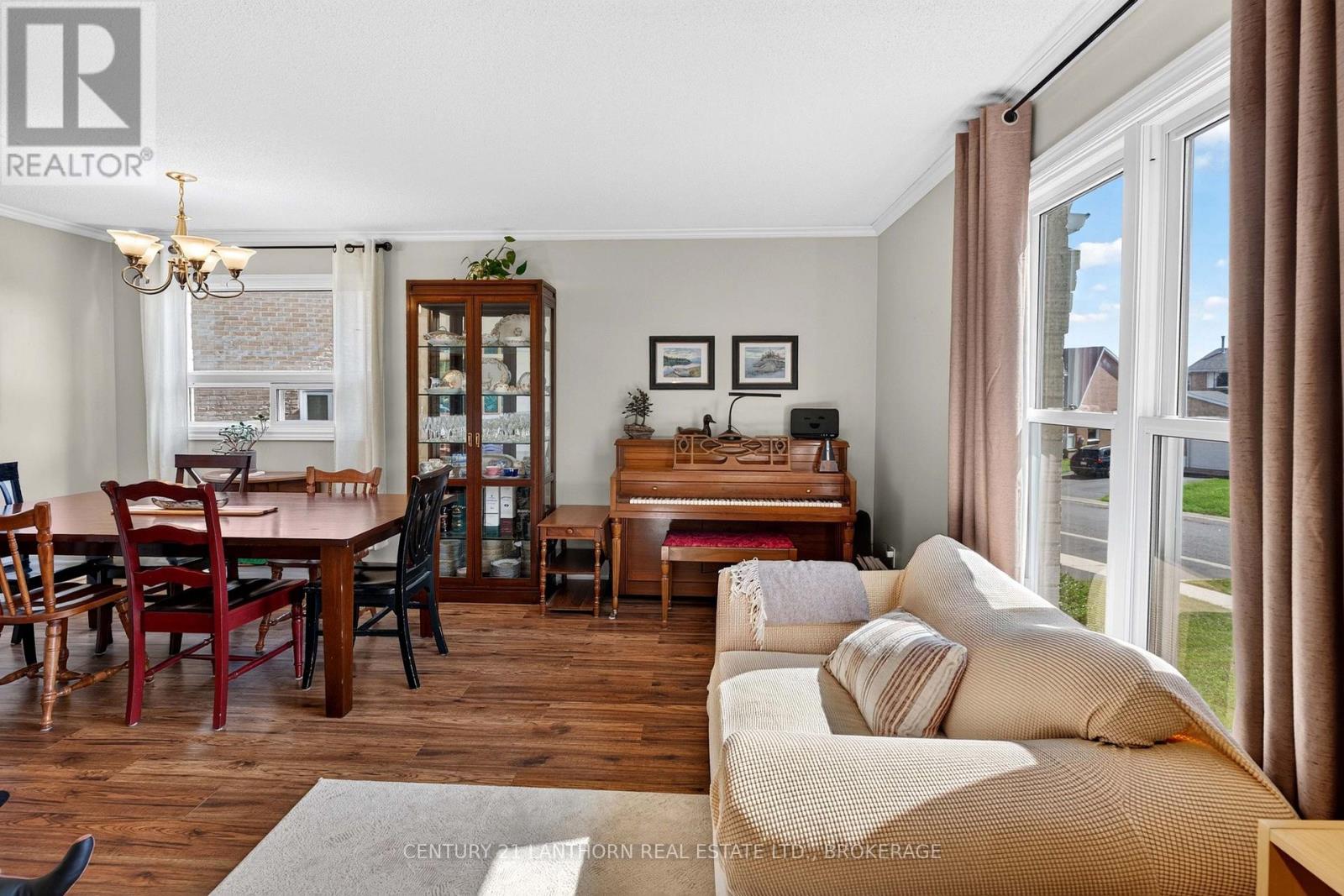 1006 DILLINGHAM STREET - Image 27