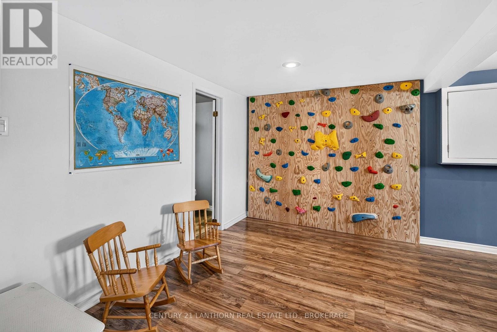 1006 DILLINGHAM STREET - 44