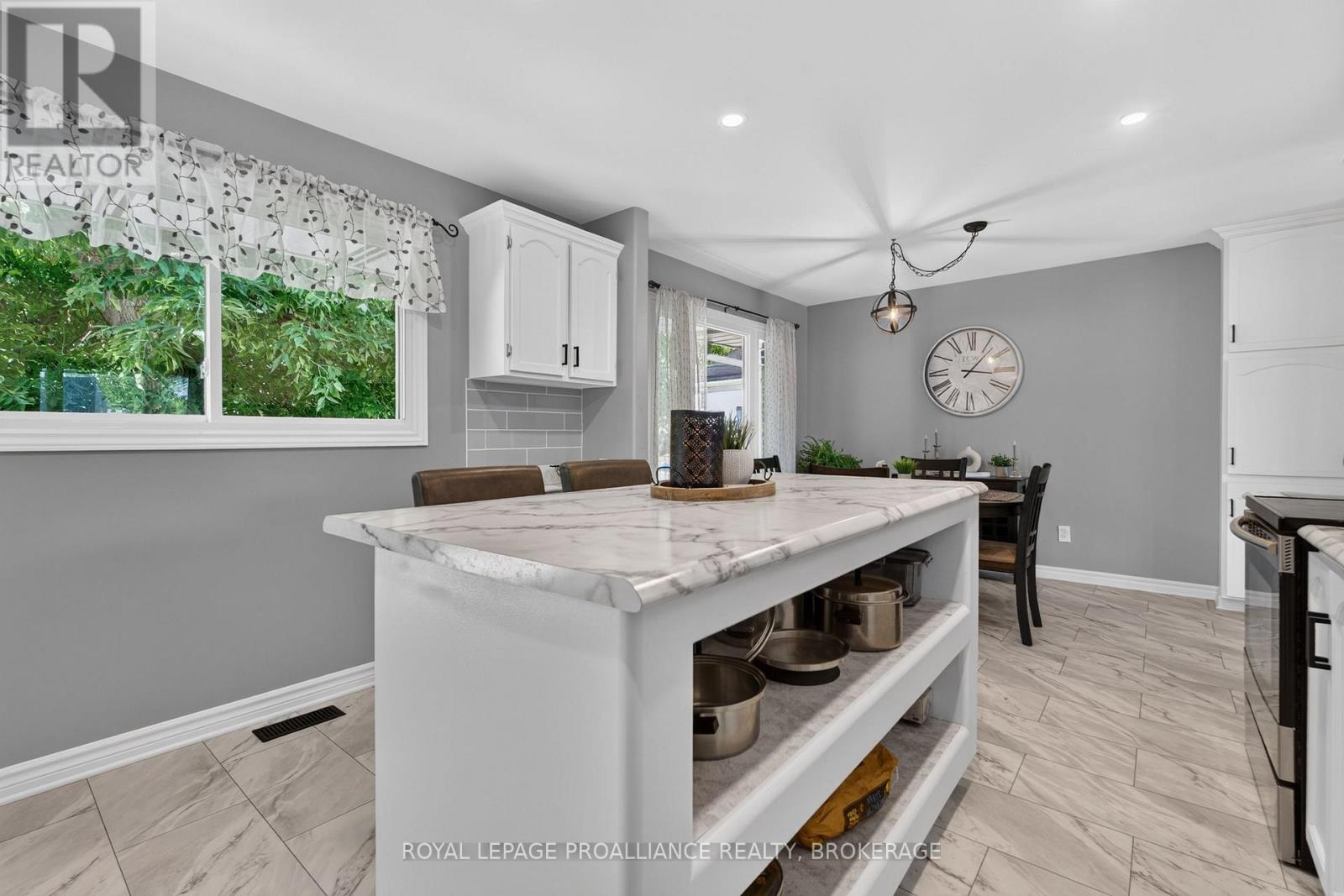 394 QUEEN STREET - 15