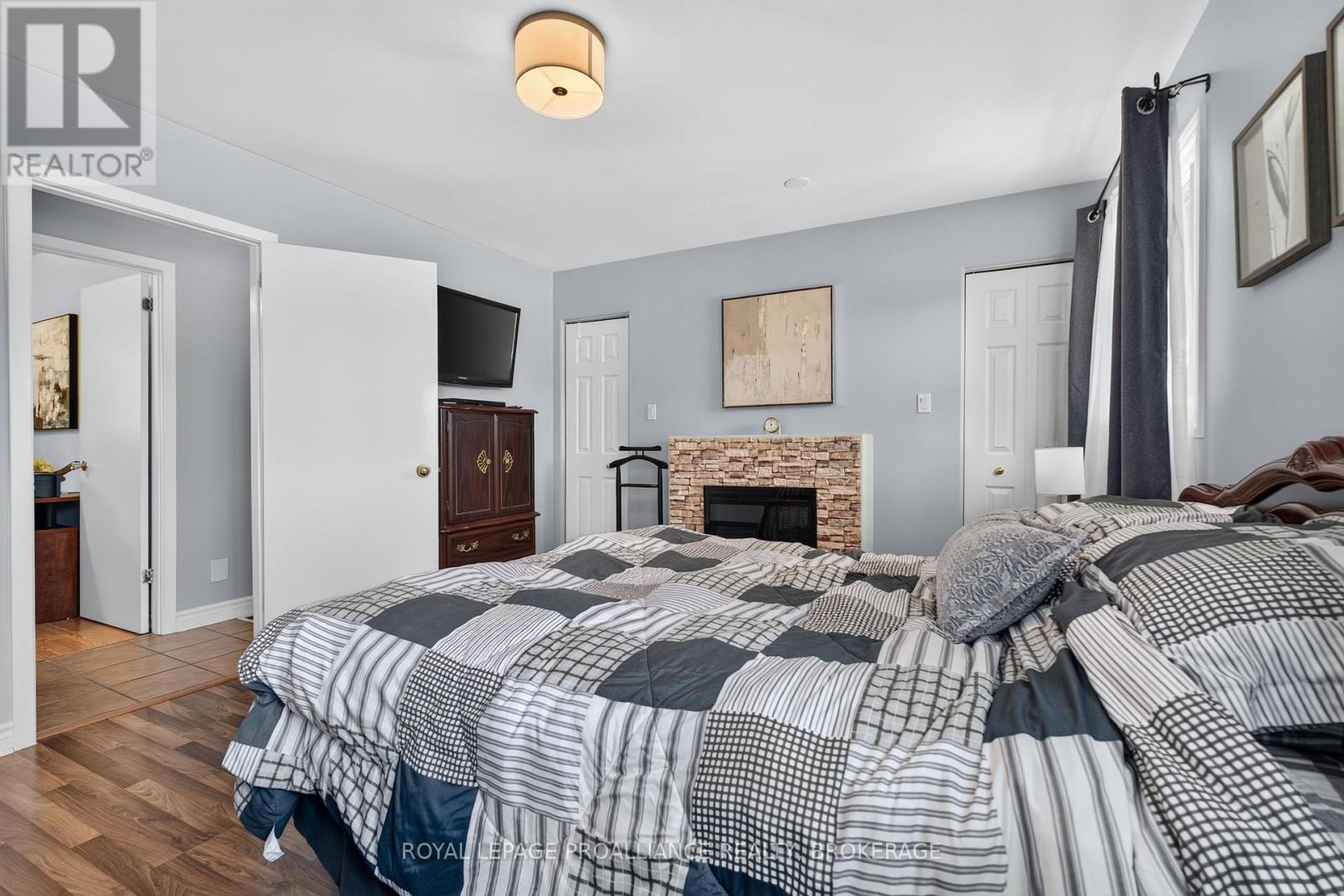 394 QUEEN STREET - 22