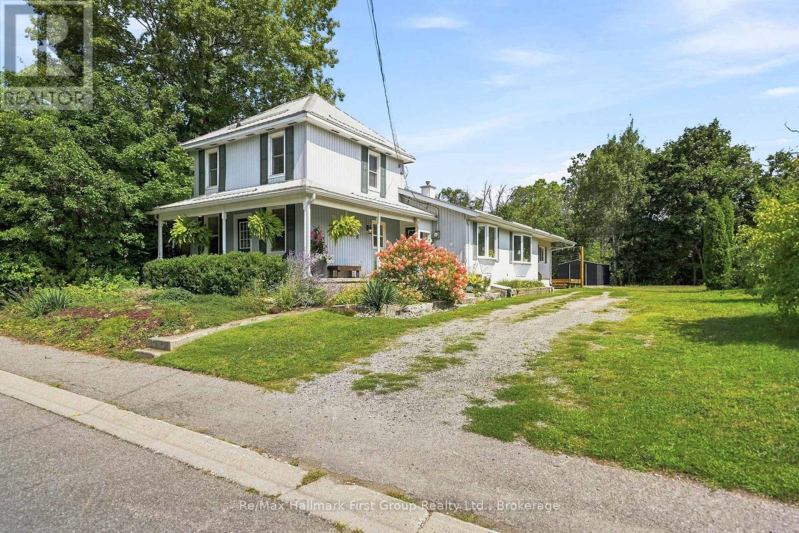 435 MINNIE AVENUE - 1