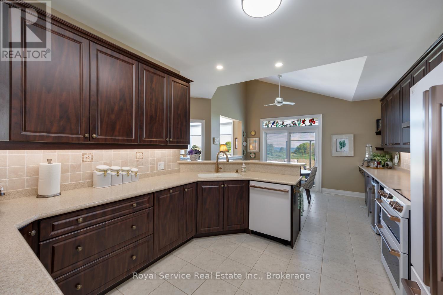 52 FENTON LANE - Image 11