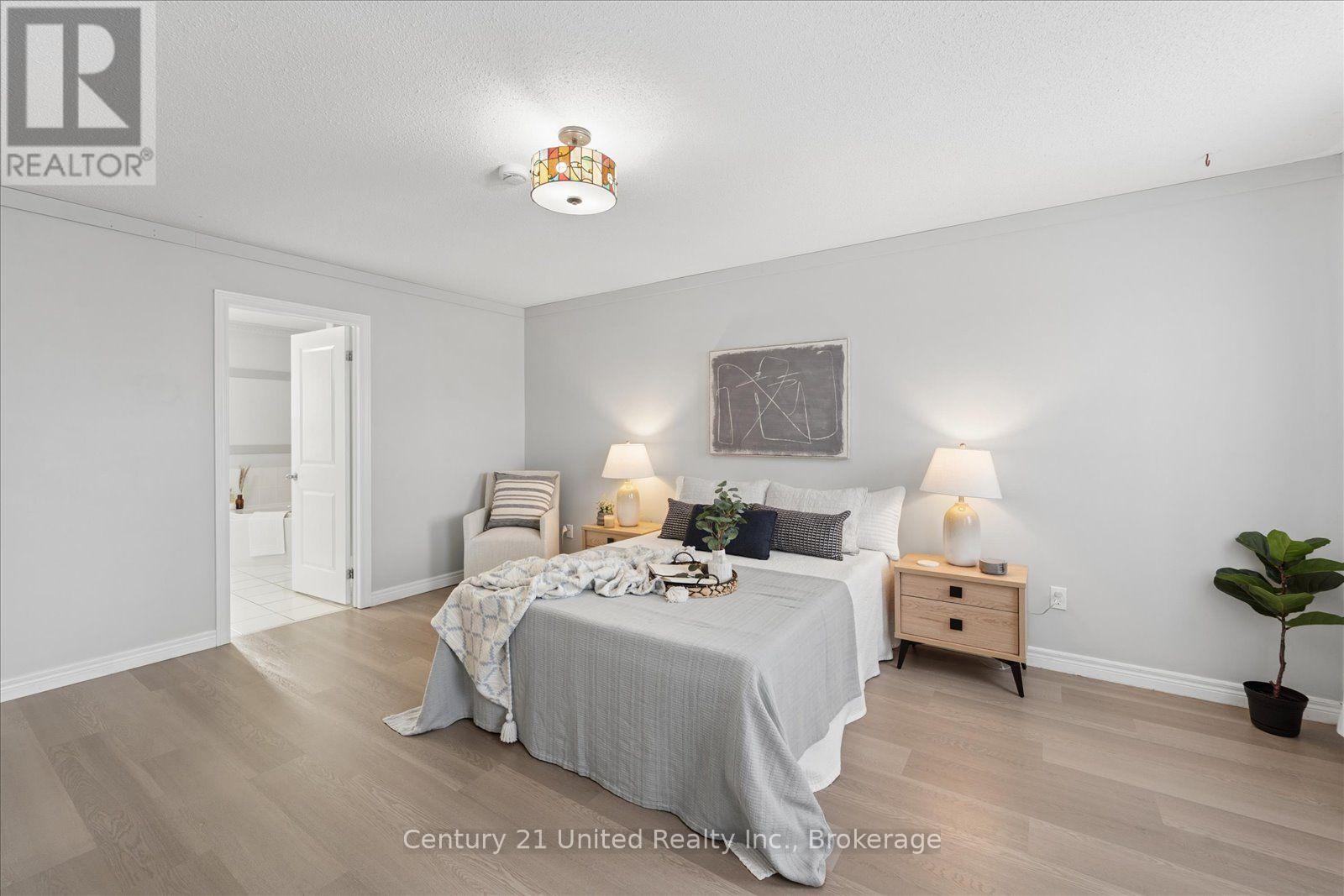 262 BOWEN DRIVE - 23