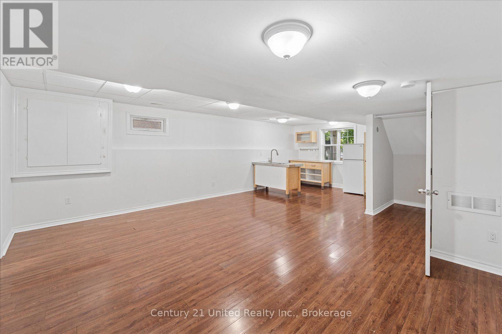 262 BOWEN DRIVE - 37