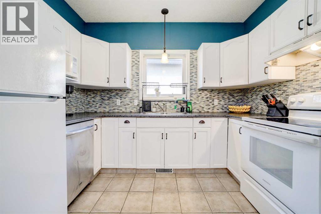 78 CHILCOTIN Road W - Image 13