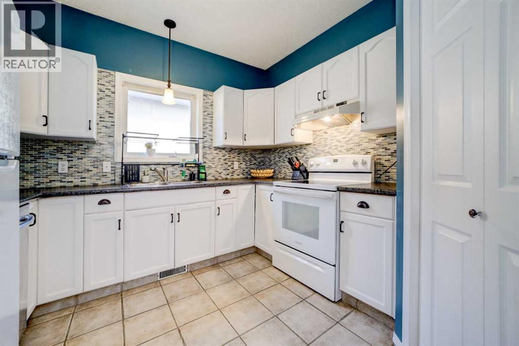 78 CHILCOTIN Road W - Image 12