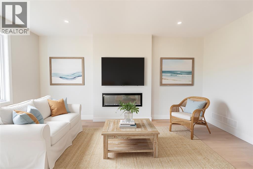 253 MCTAVISH STREET - 2