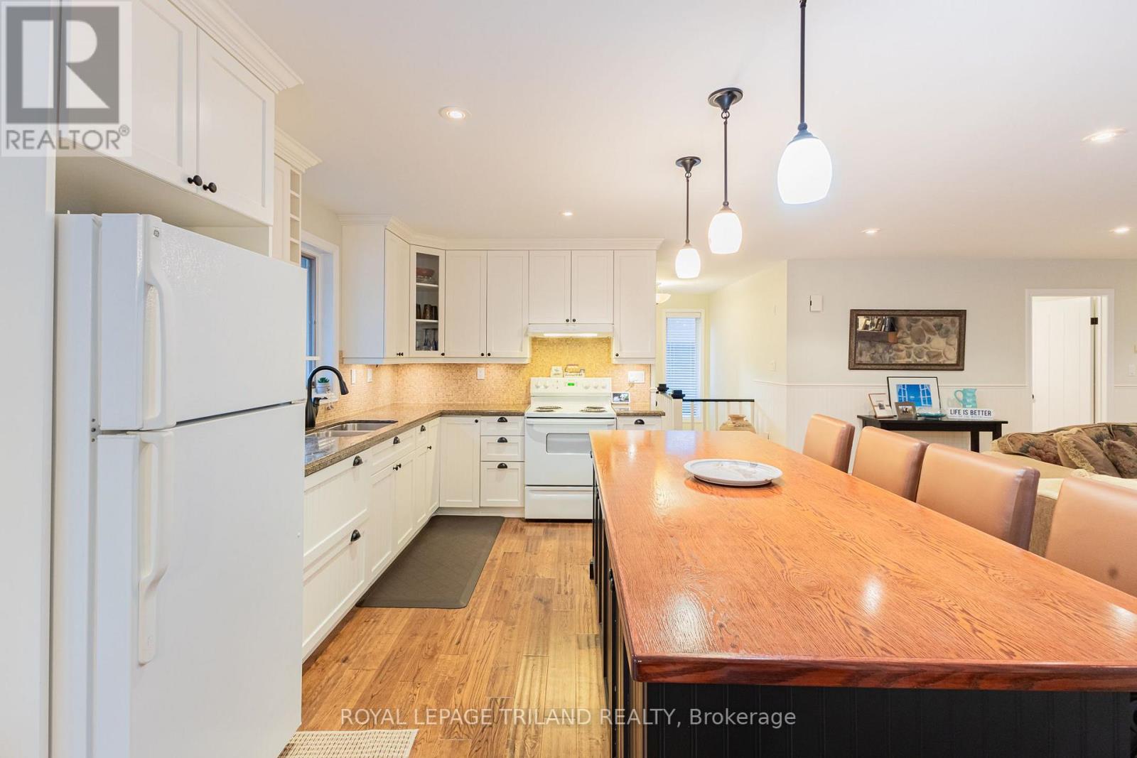 33 FOREST AVENUE - Image 17