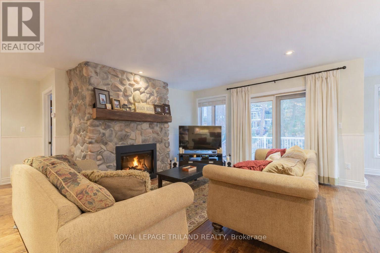 33 FOREST AVENUE - Image 24
