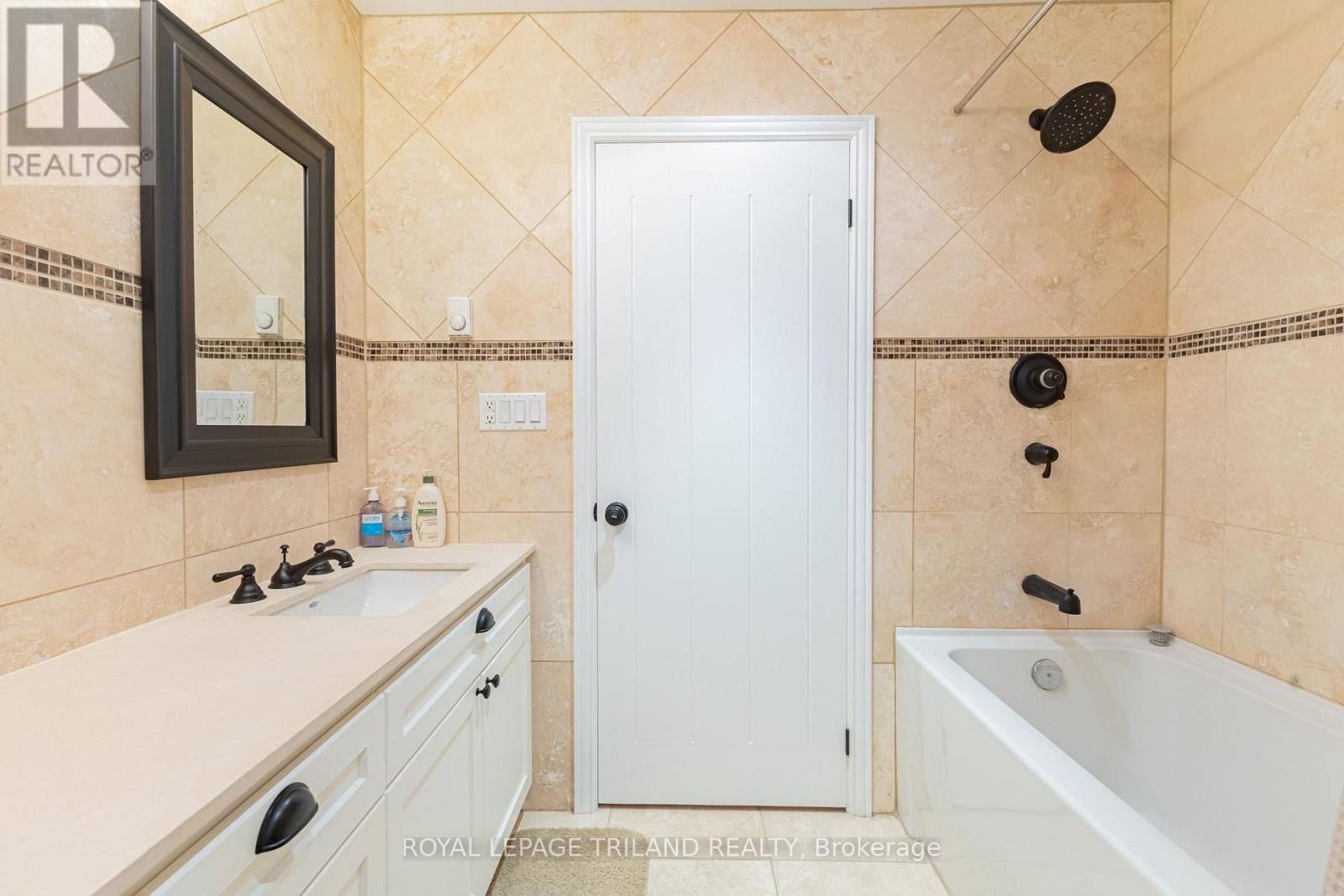 33 FOREST AVENUE - Image 32