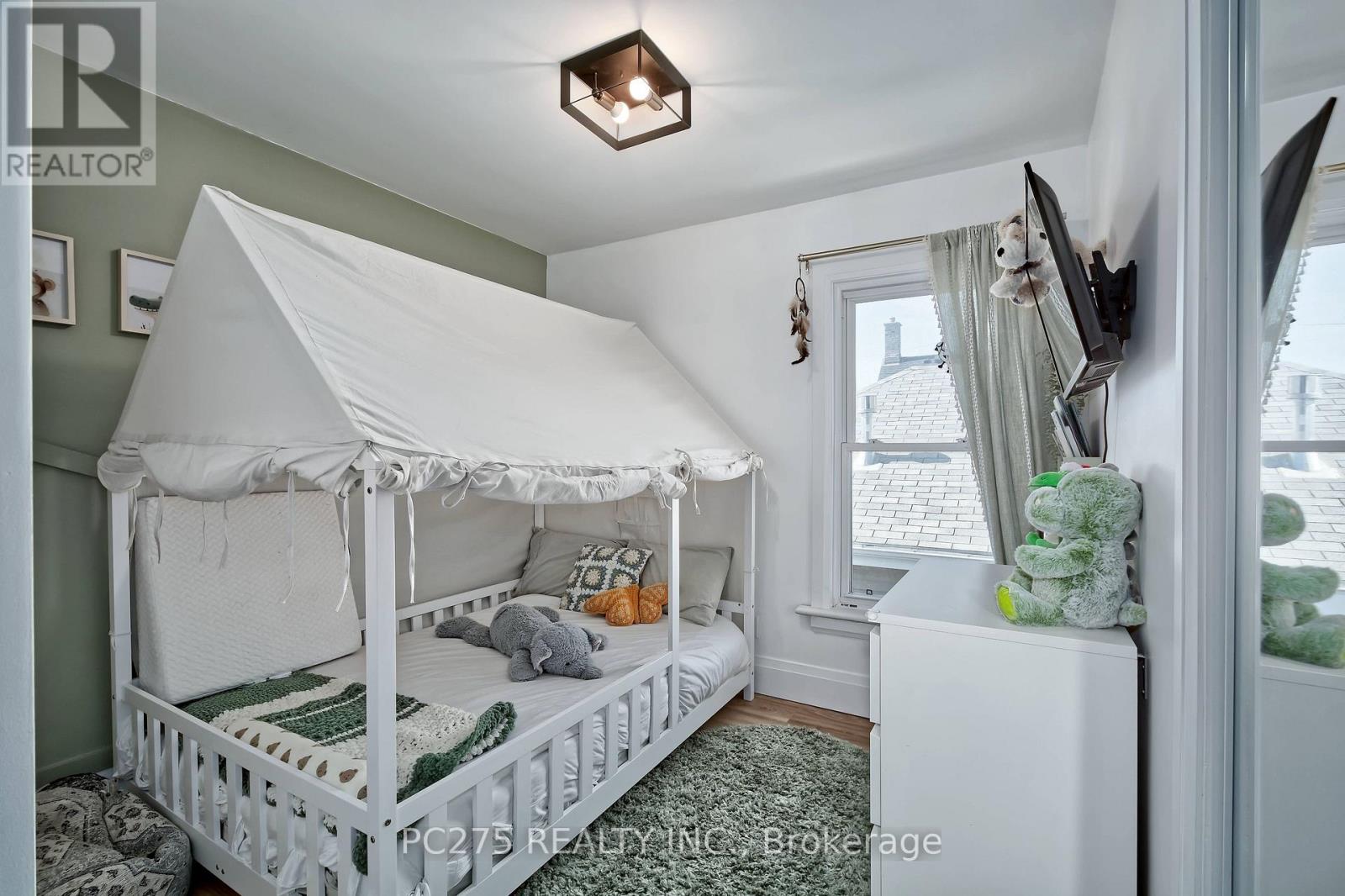 92 WALNUT STREET - Image 20