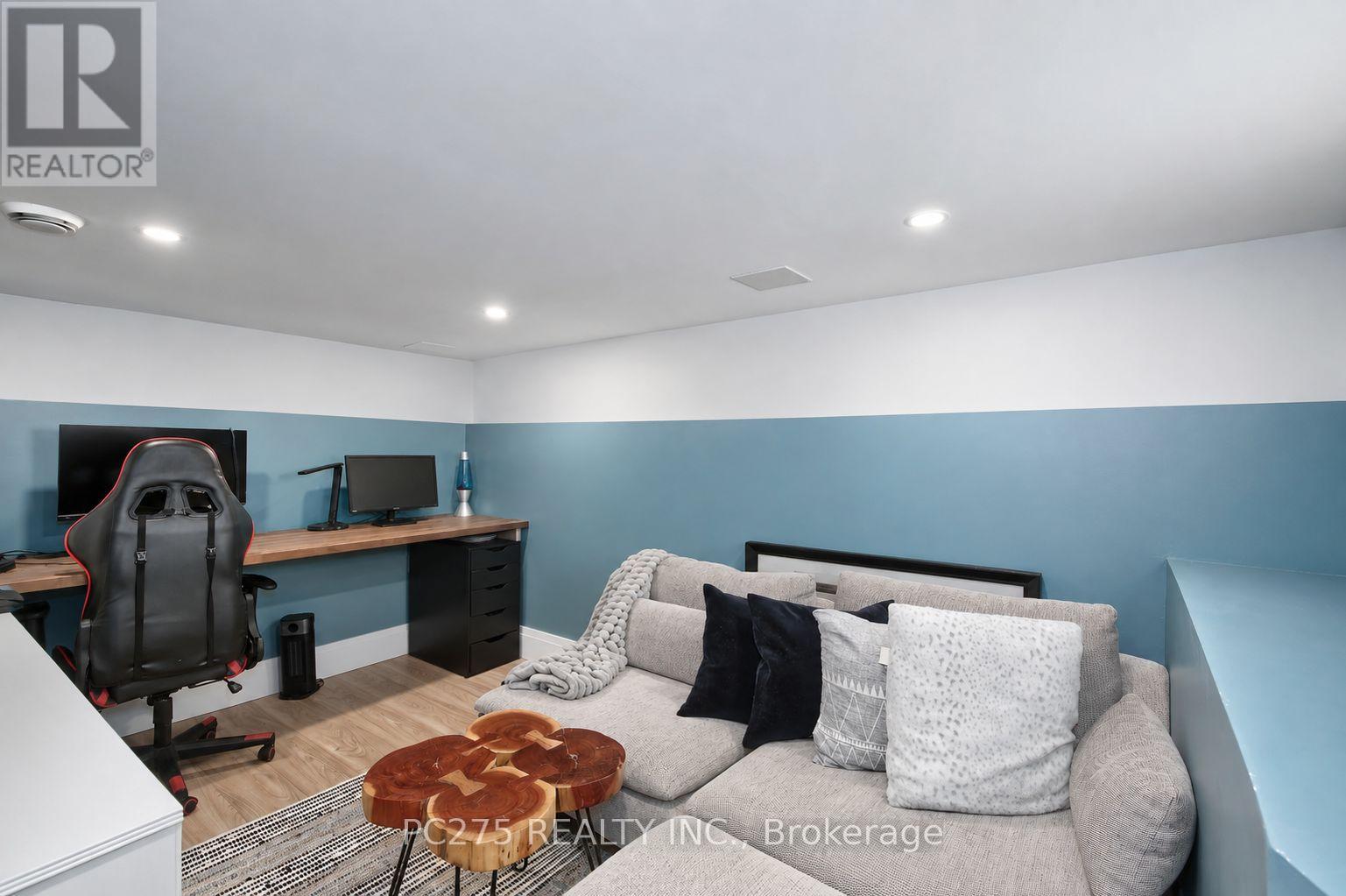 92 WALNUT STREET - 26