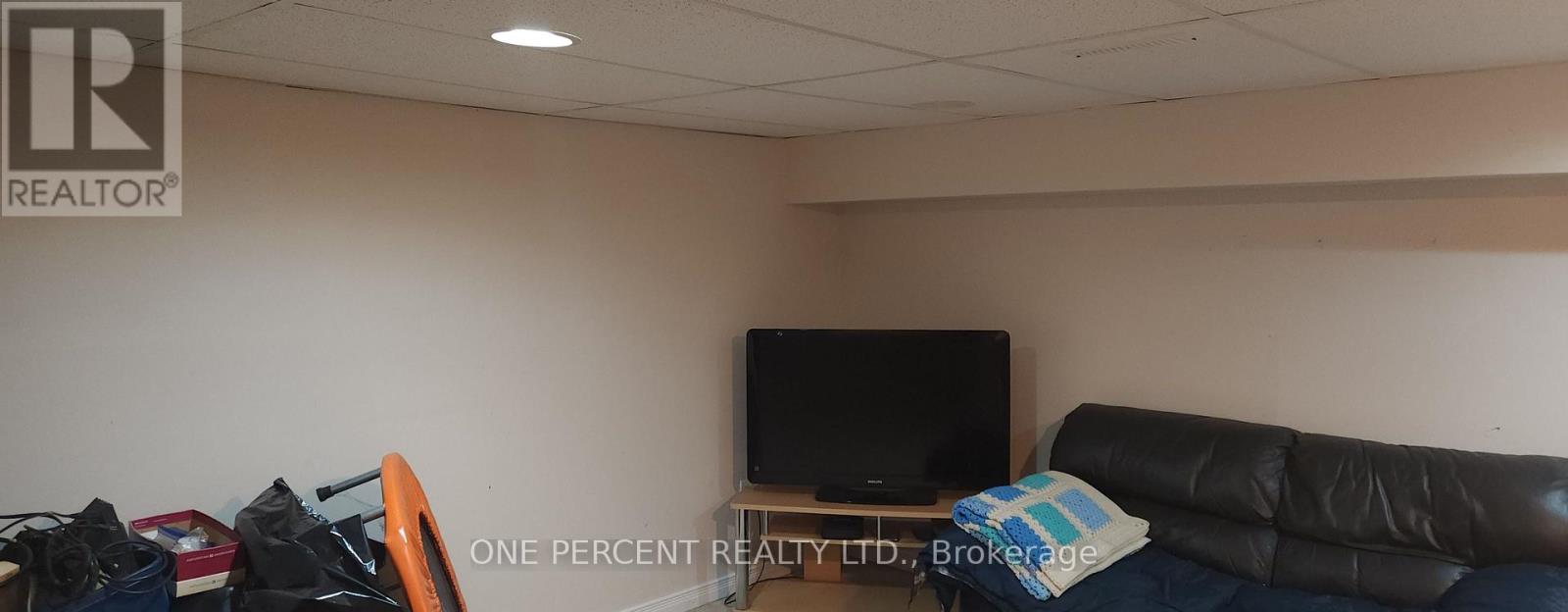 86 HALIBURTON ROAD - Image 35