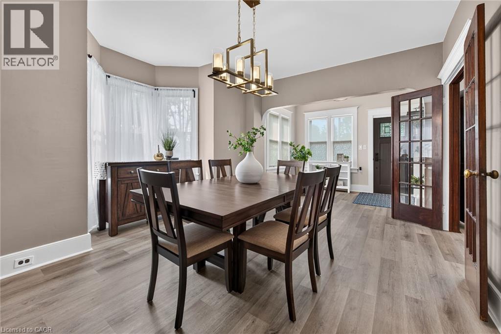 176 CROSS Street E - Image 20
