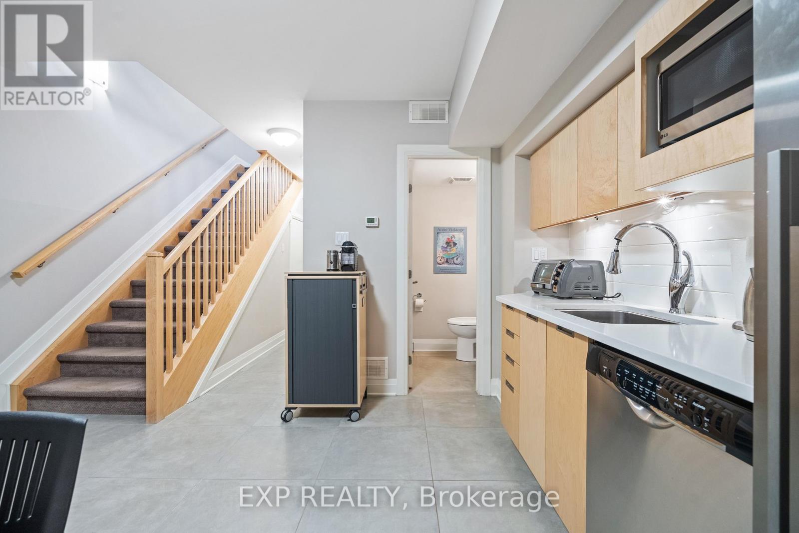 360 RAVENHILL AVENUE E - Image 34