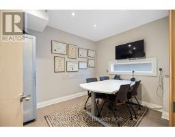 Bathroom - 360 Ravenhill Avenue E, Ottawa, ON K2A1S5 Photo 10