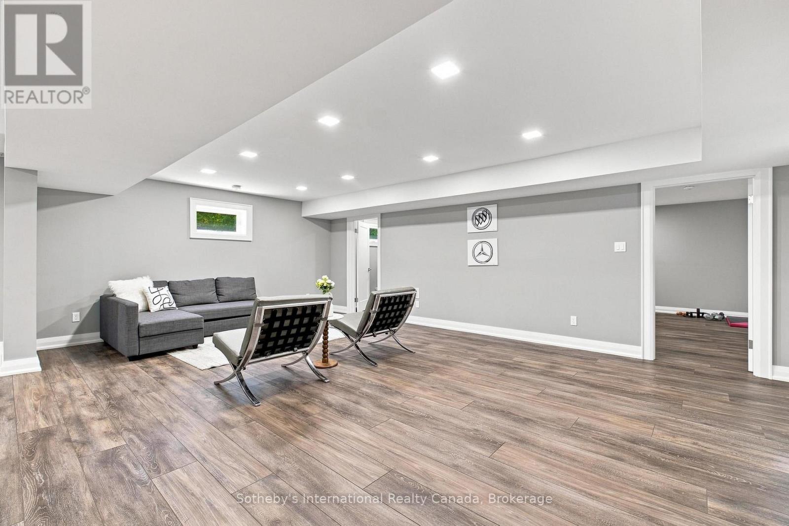 1 GAYWOOD GARDENS - Image 32