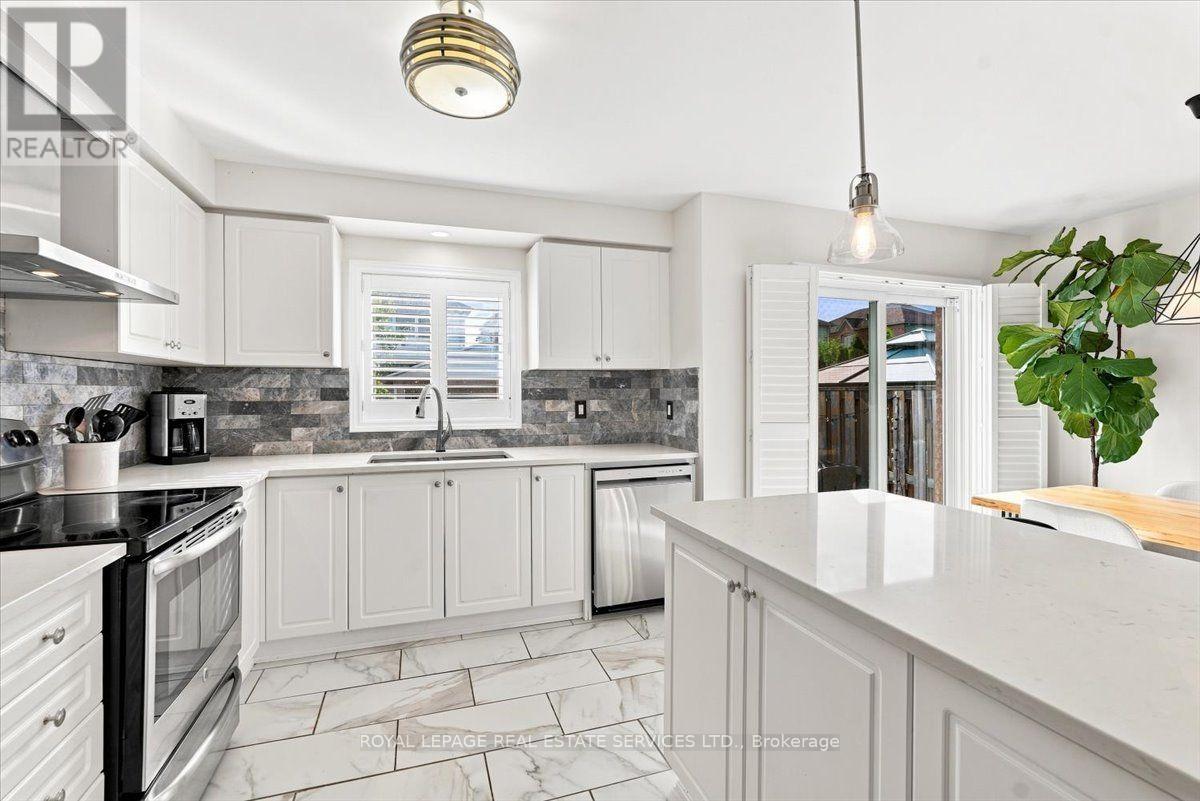 #3 2970 BERWICK DRIVE - 11