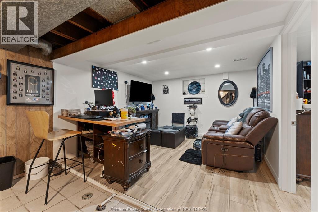 1481 Benjamin AVENUE - Image 16