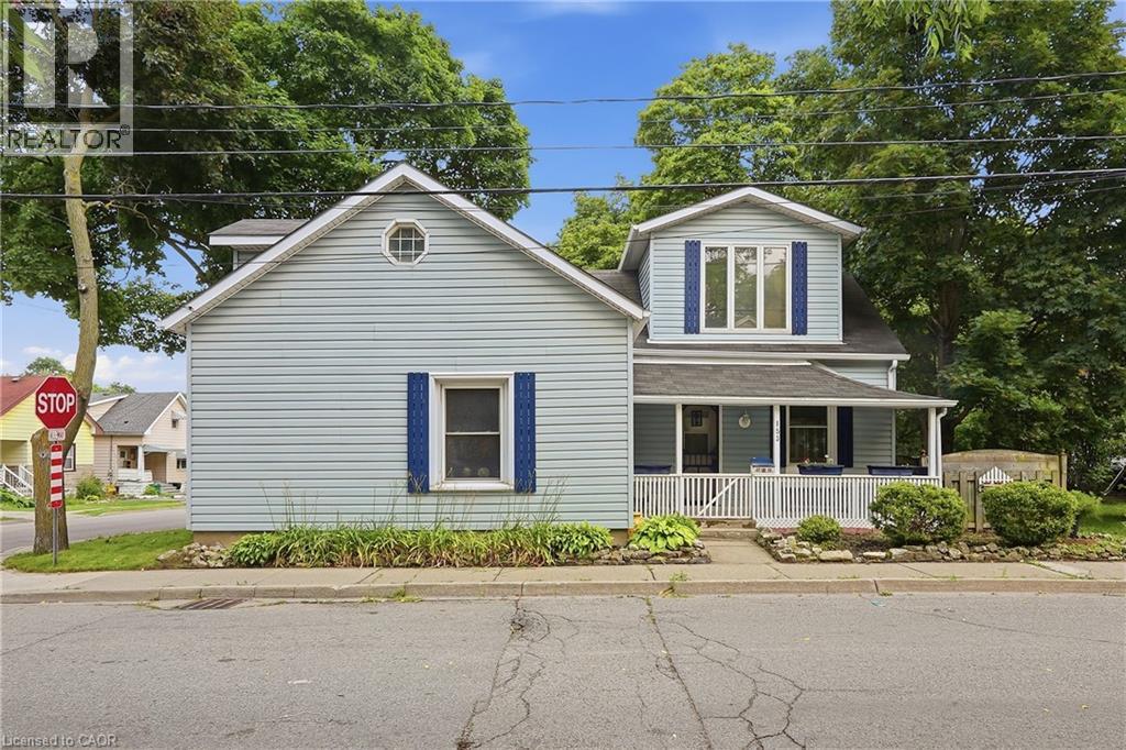 153 MONTROSE Street N — photo 2