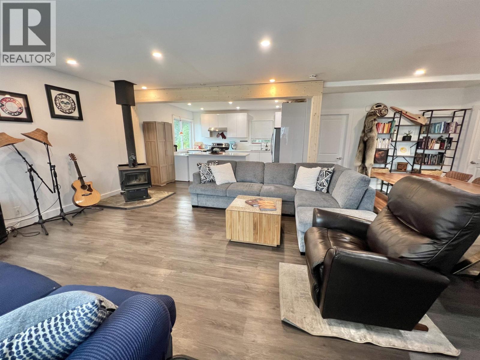 743 EVERGREEN DRIVE - 11