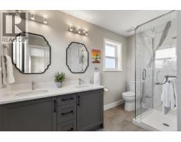 932 Arcadia St, Esquimalt, BC V9A5X1 Photo 21