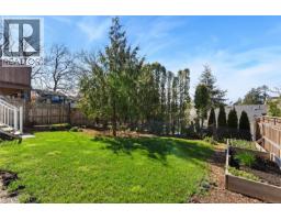 932 Arcadia St, Esquimalt, BC V9A5X1 Photo 35