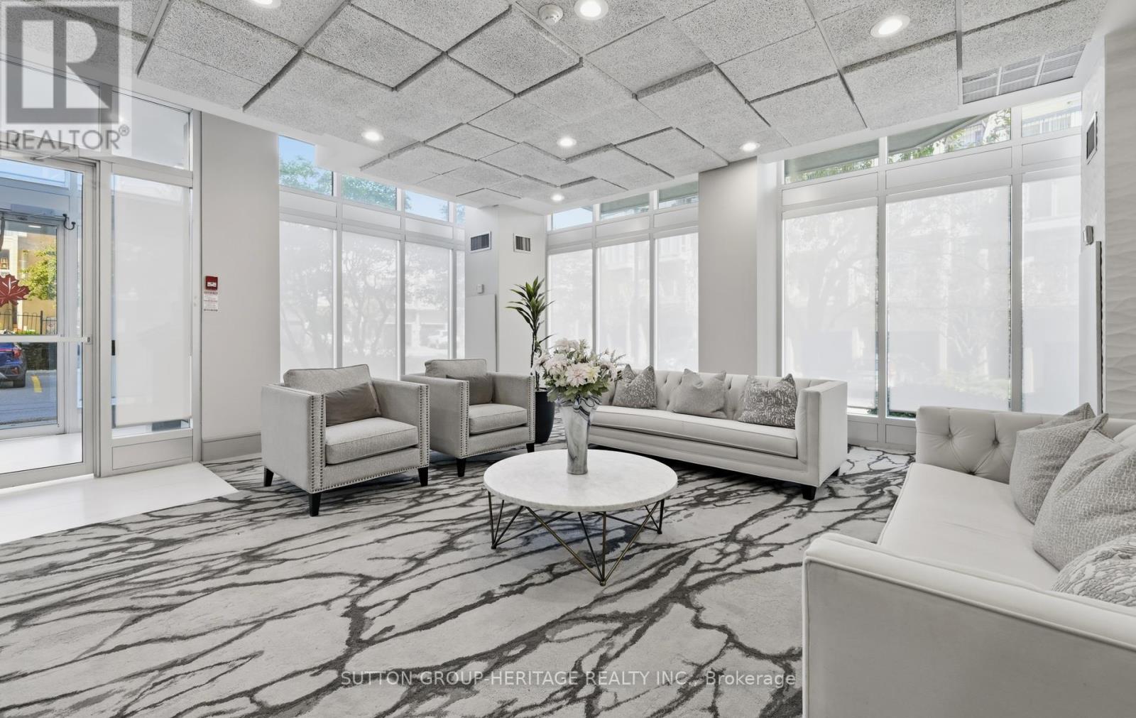 #514 25 CUMBERLAND LANE - Image 3