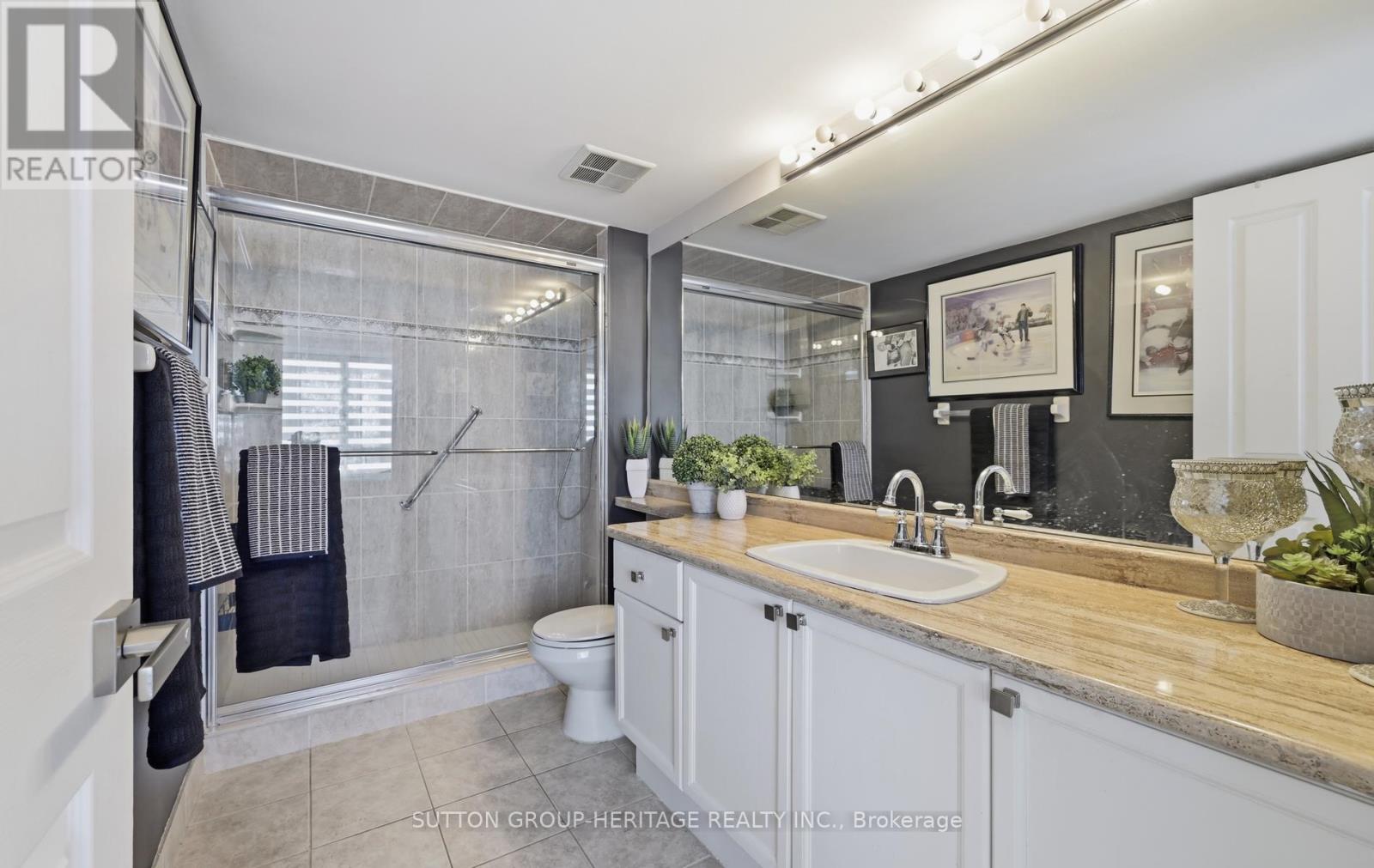 #514 25 CUMBERLAND LANE - 32