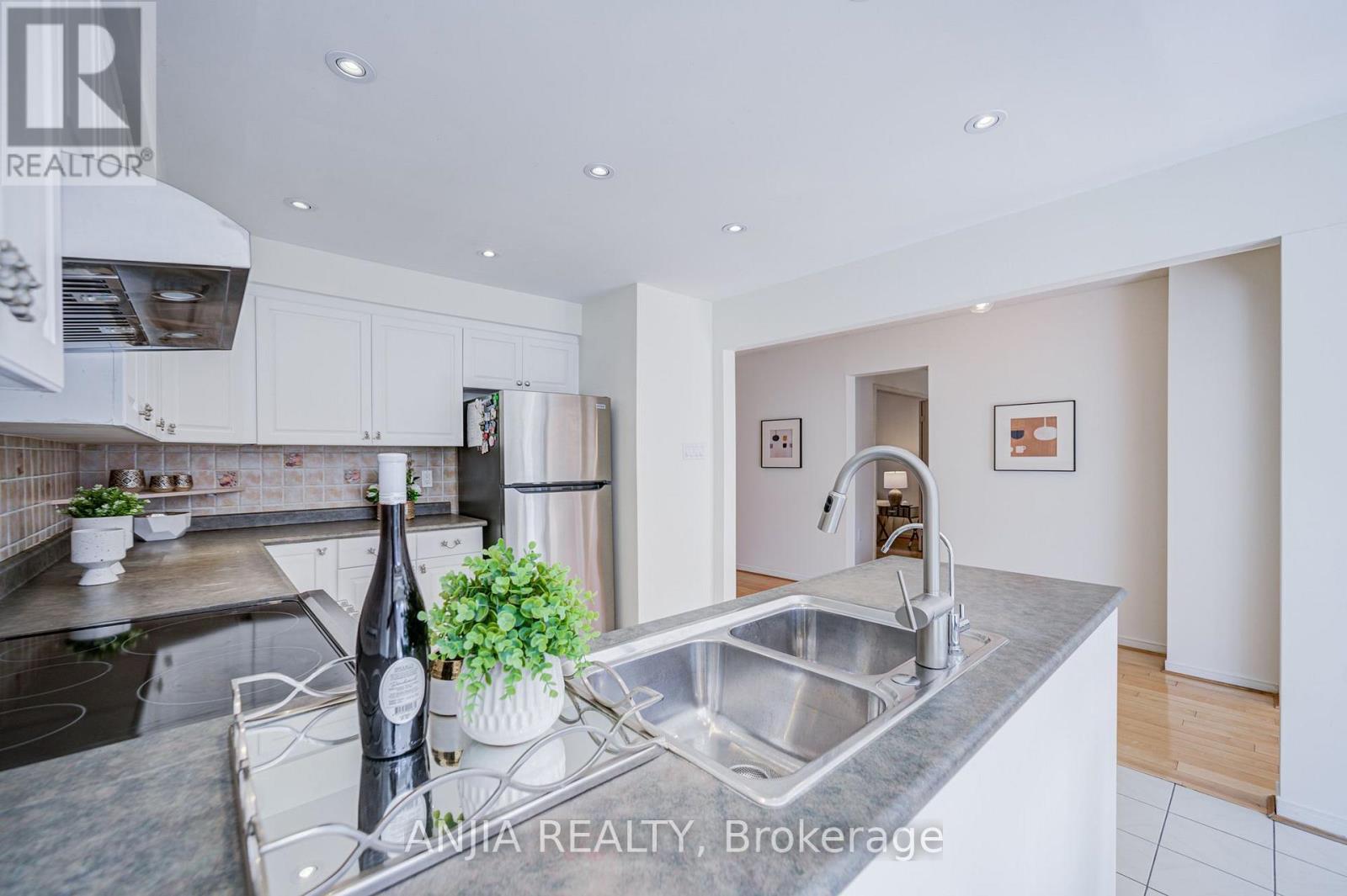 123 CHAPEL PARK SQUARE - 16