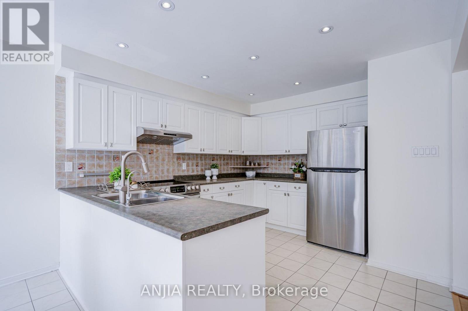 123 CHAPEL PARK SQUARE - 17