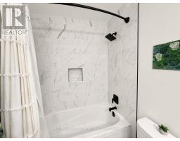 8 Alpine Way, Oro Medonte, ON L0L2L0 Photo 15
