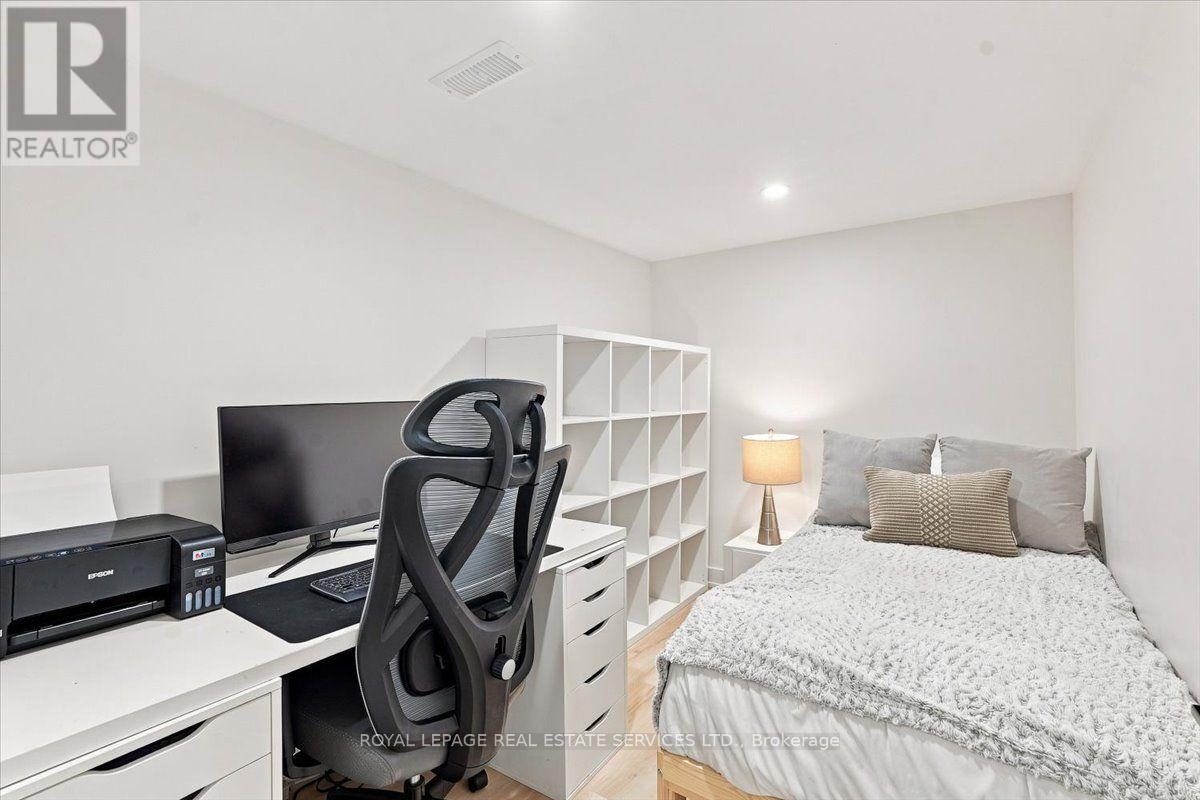 #3 2970 BERWICK DRIVE - Image 30