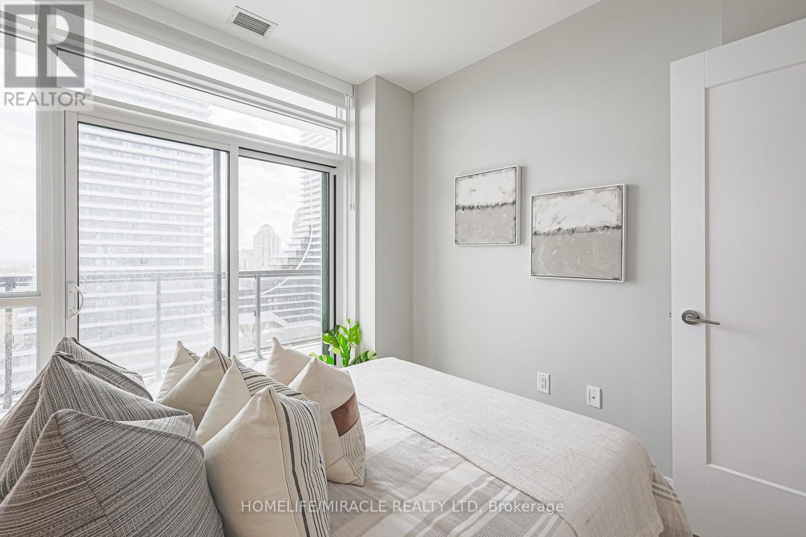 #1110 65 ANNIE CRAIG DRIVE - Image 32