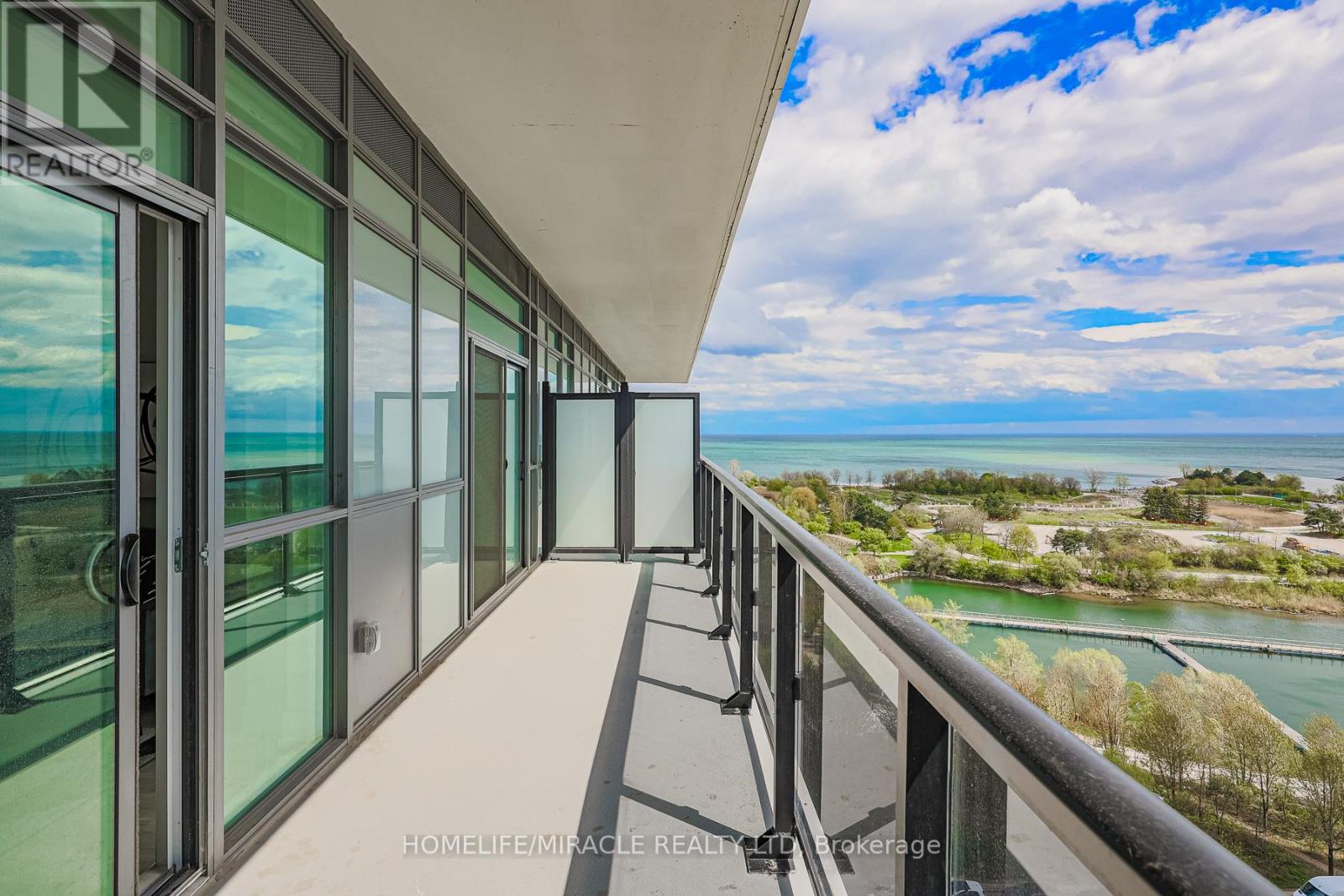 #1110 65 ANNIE CRAIG DRIVE - 36