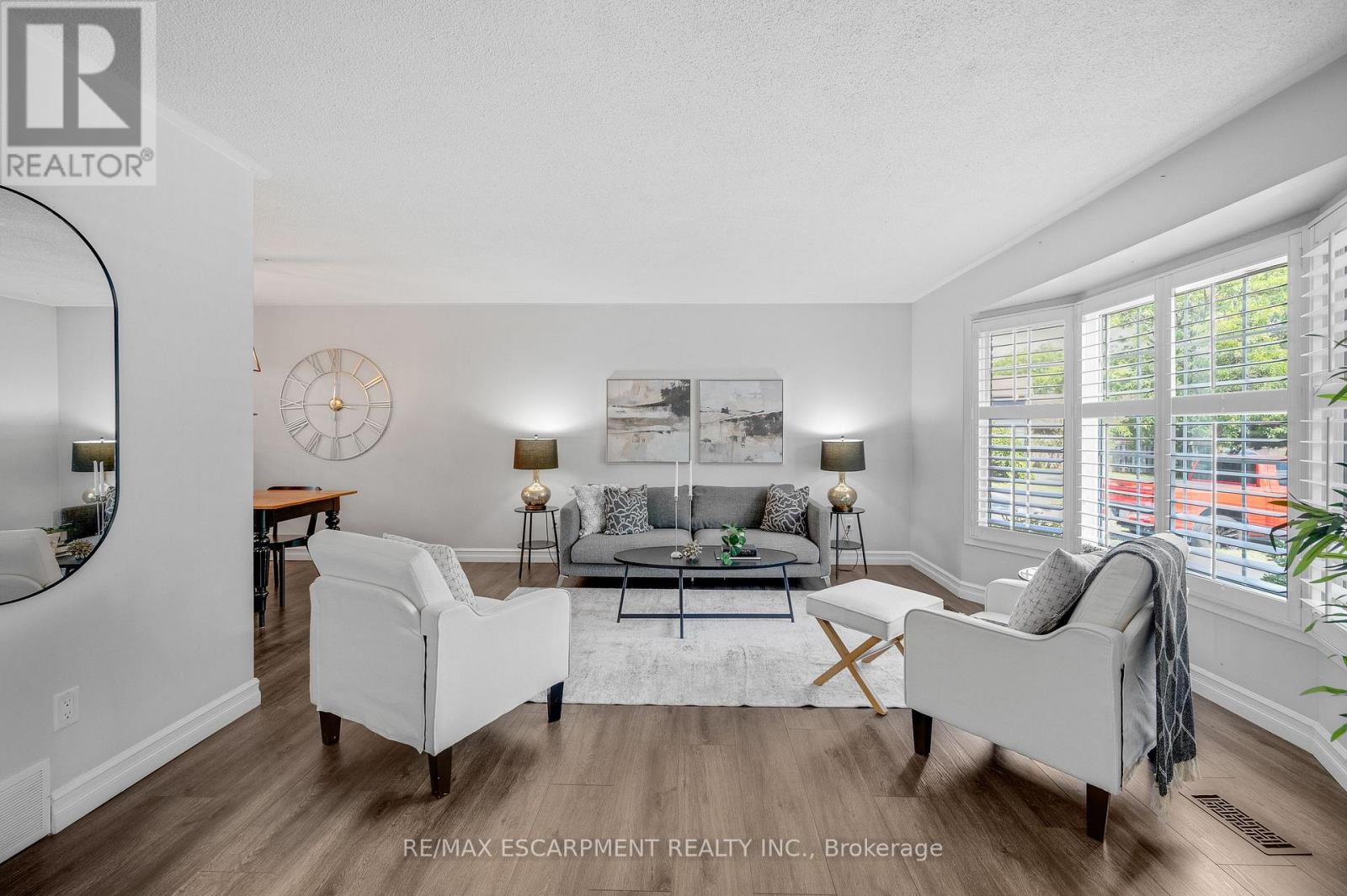5073 QUEEN'S COURT - 4